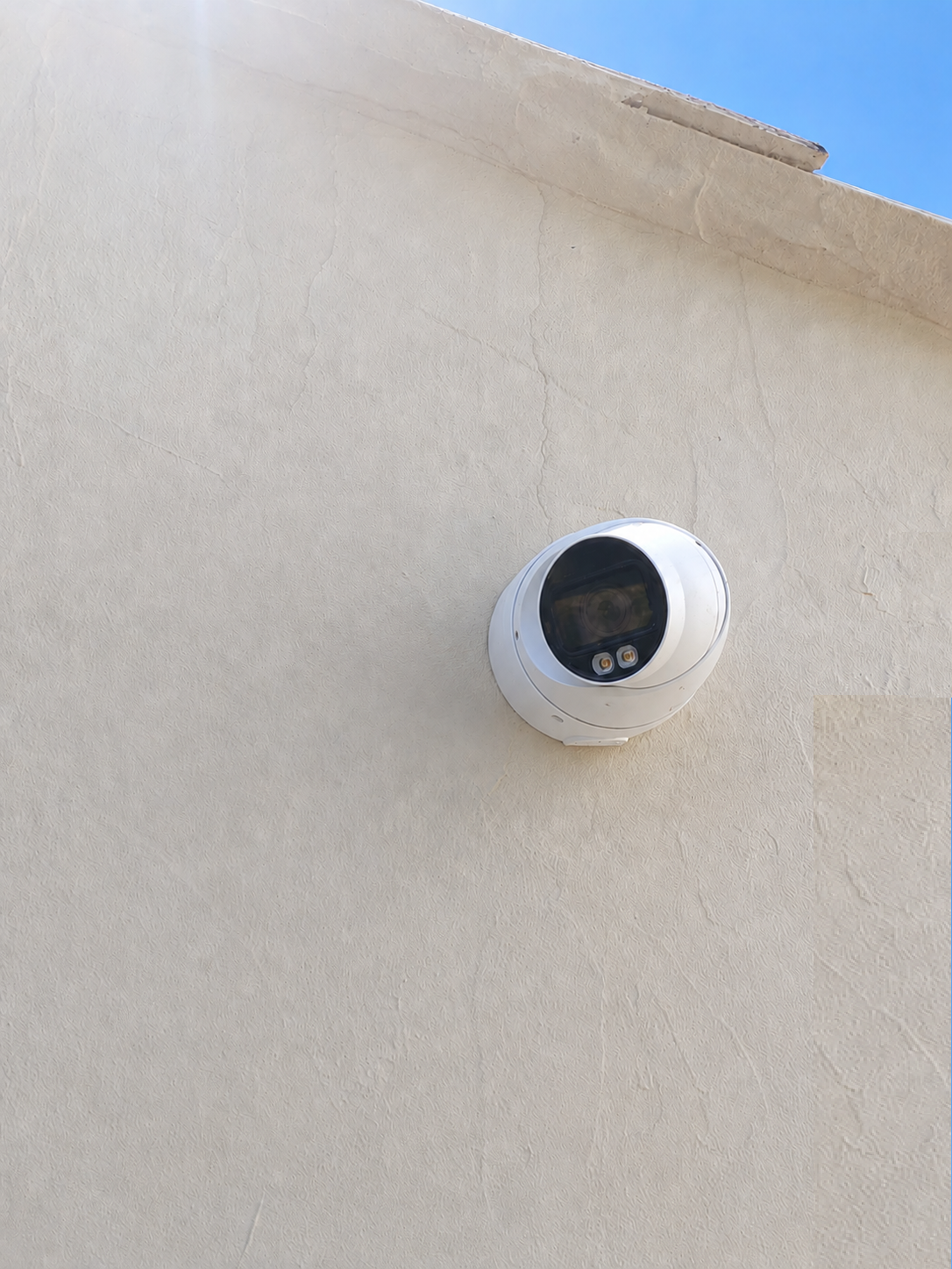 Installation de vidéosurveillance sur façade